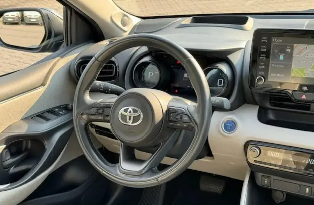 TOYOTA Yaris 