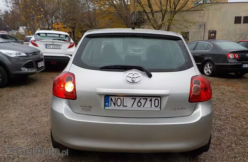 TOYOTA Auris 