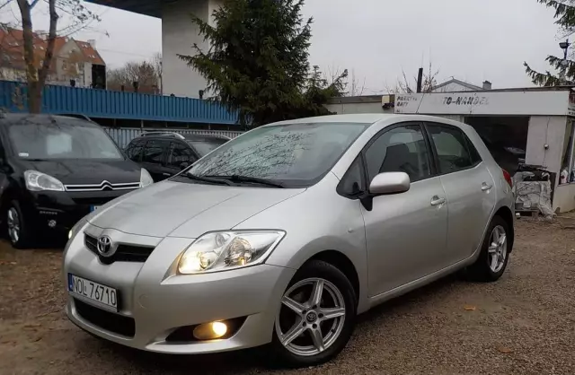 TOYOTA Auris 