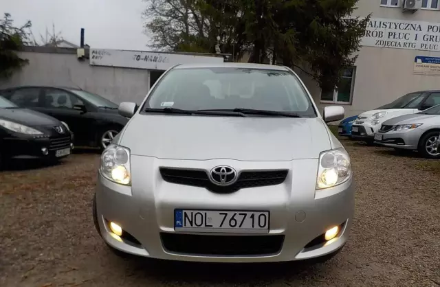 TOYOTA Auris 