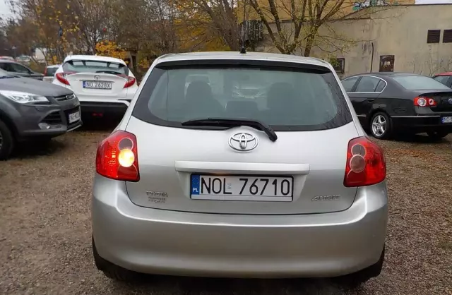 TOYOTA Auris 