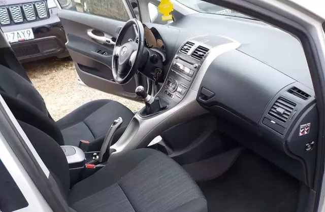TOYOTA Auris 