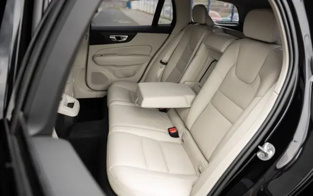 VOLVO V60 B3 B Geartronic Inscription
