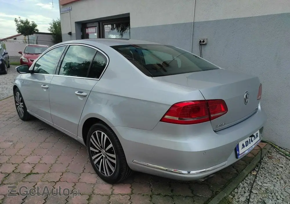 VOLKSWAGEN Passat 