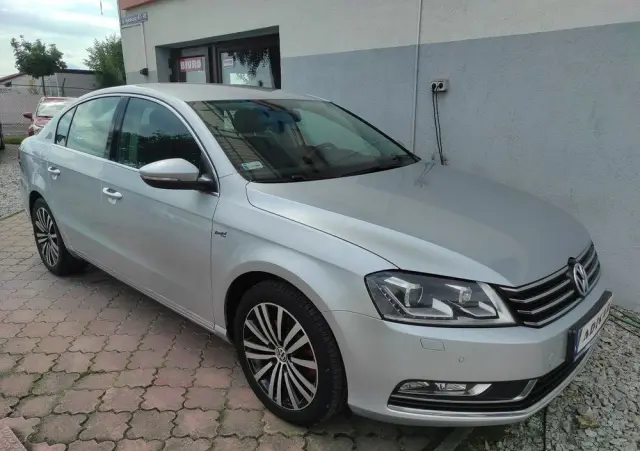 VOLKSWAGEN Passat 