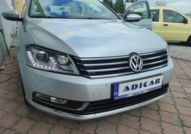 VOLKSWAGEN Passat 