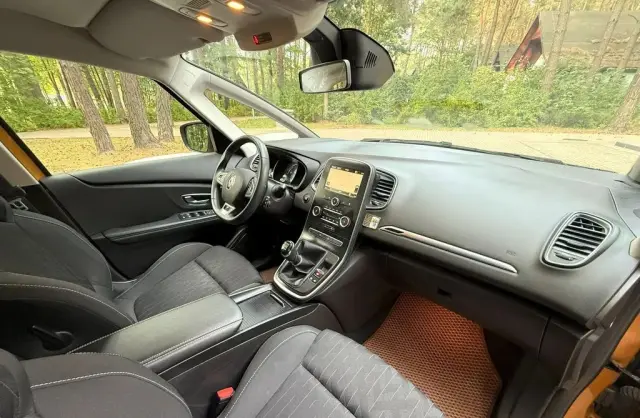 RENAULT Scenic 