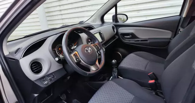 TOYOTA Yaris 