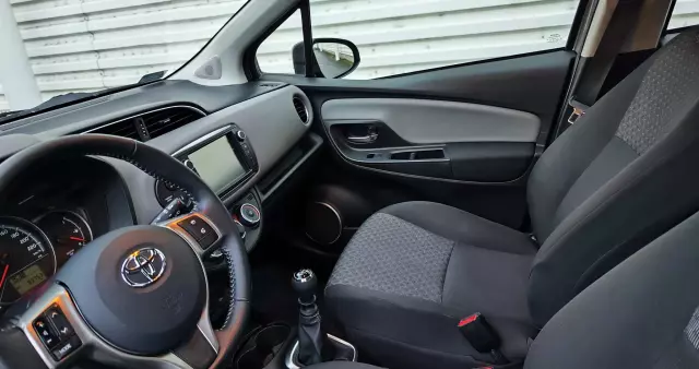 TOYOTA Yaris 