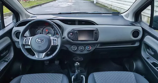 TOYOTA Yaris 