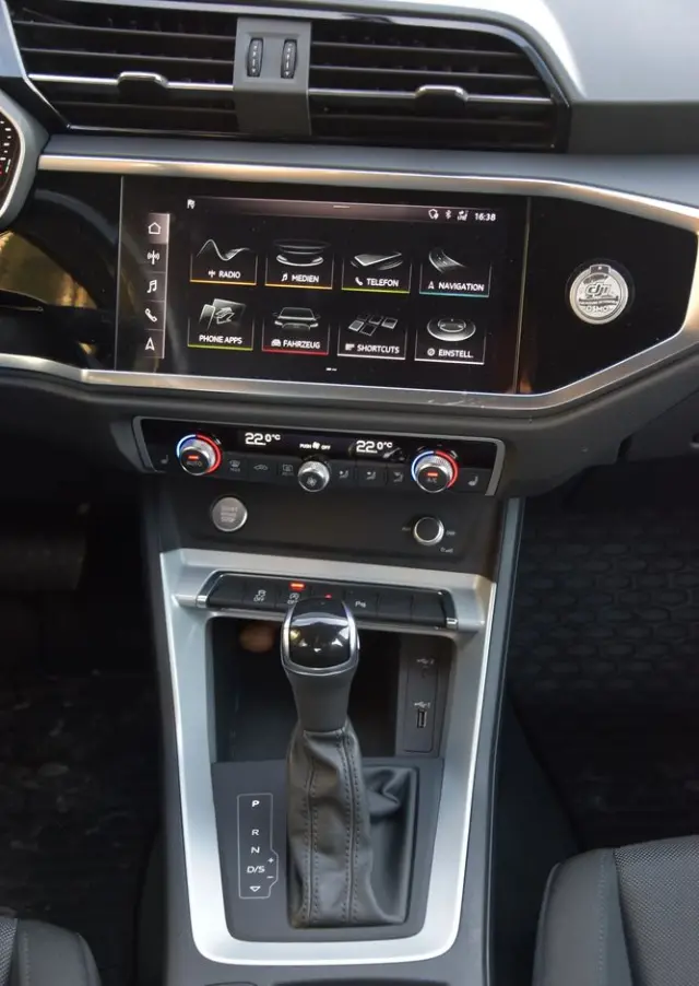 AUDI Q3 2.0 TDI S tronic