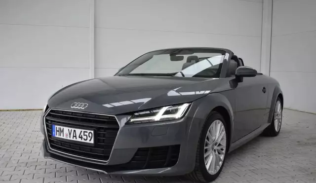 AUDI TT 