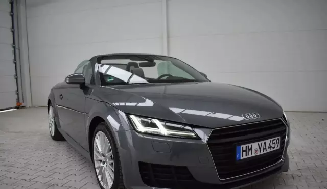 AUDI TT 