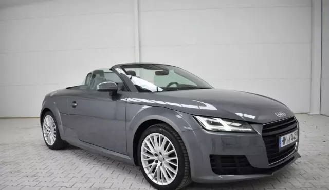 AUDI TT 