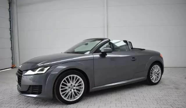 AUDI TT 