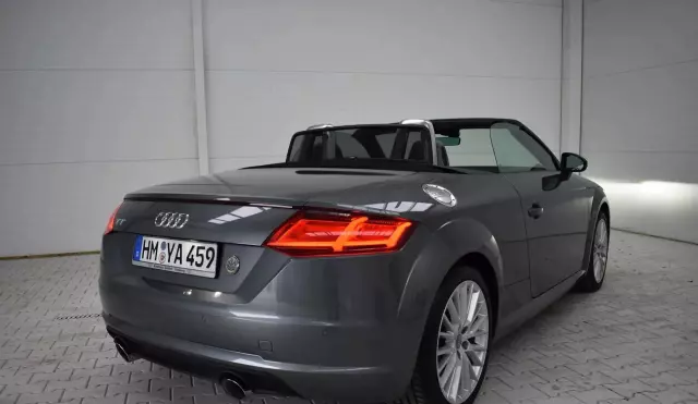 AUDI TT 