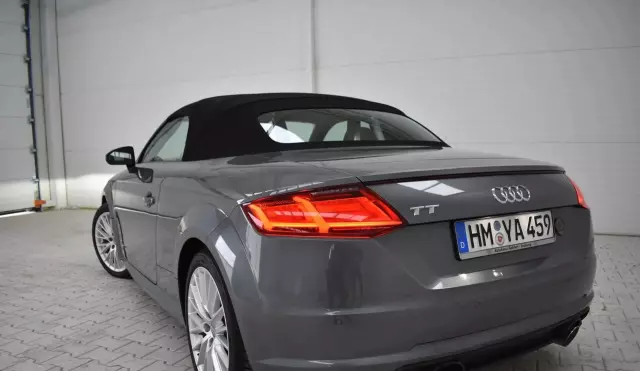 AUDI TT 