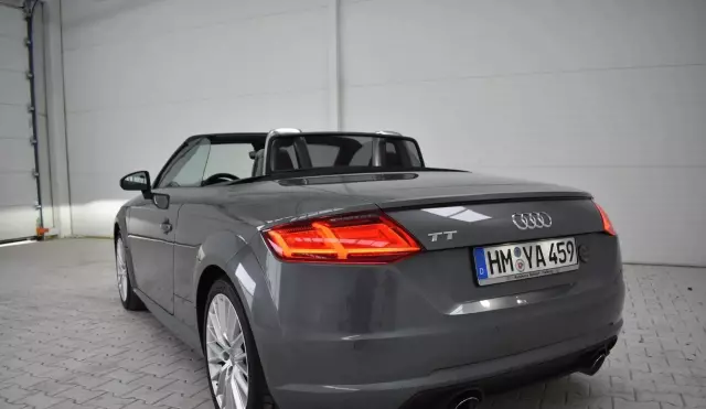 AUDI TT 