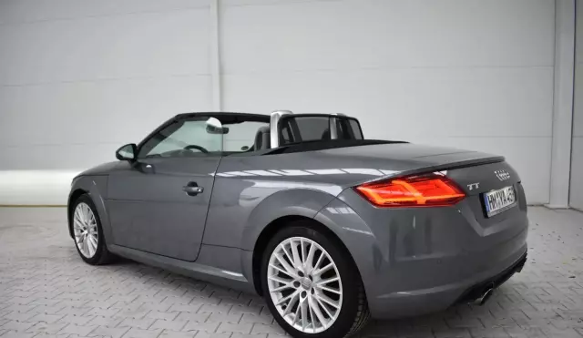 AUDI TT 