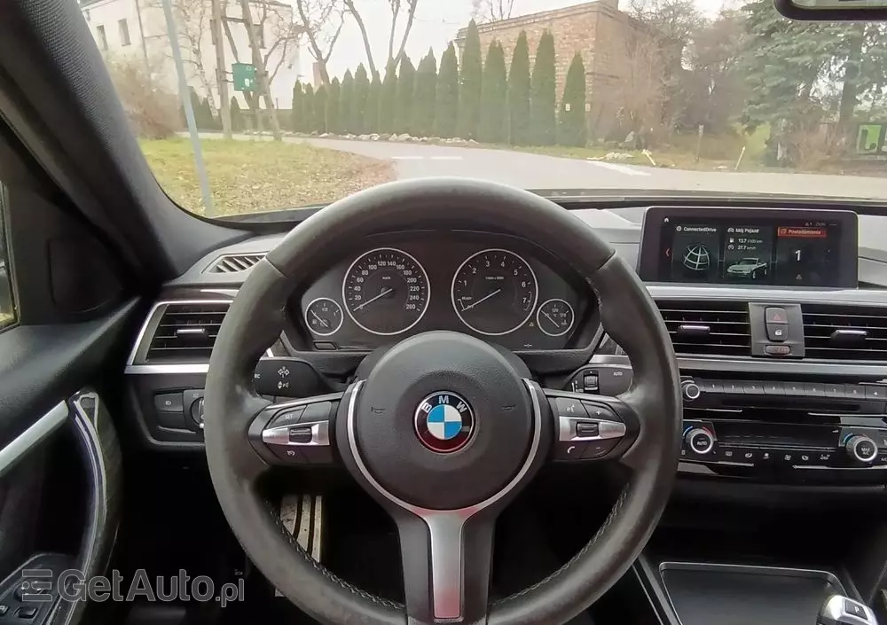 BMW Seria 3 330i xDrive M Sport