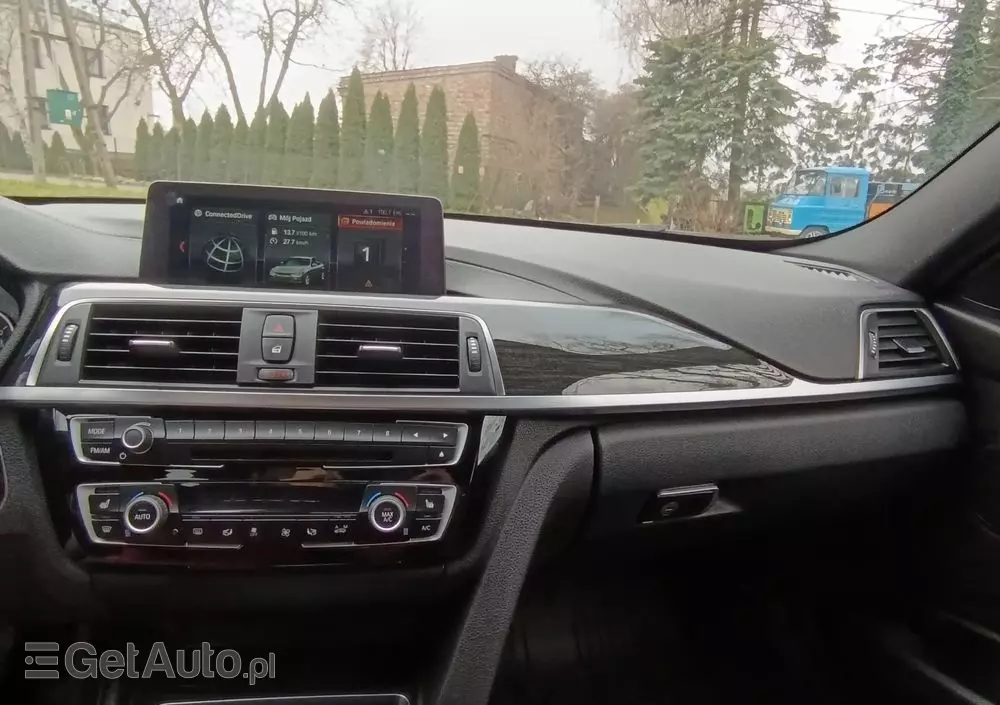 BMW Seria 3 330i xDrive M Sport