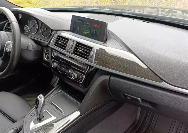 BMW Seria 3 330i xDrive M Sport