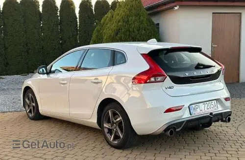 VOLVO V40 