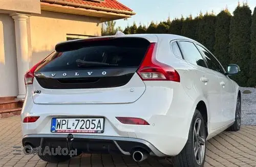VOLVO V40 