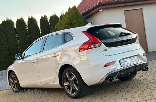 VOLVO V40 