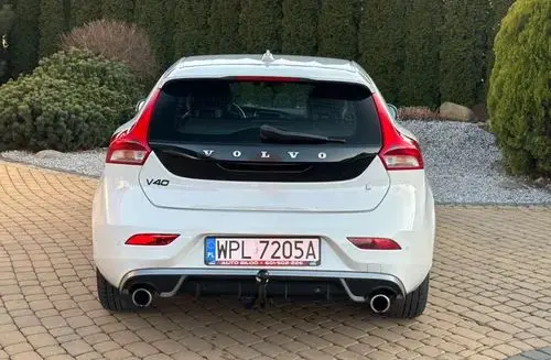 VOLVO V40 