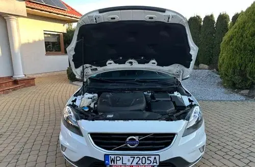 VOLVO V40 