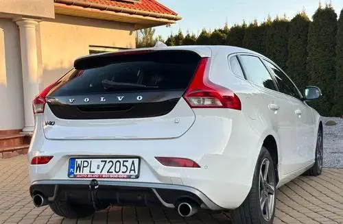 VOLVO V40 