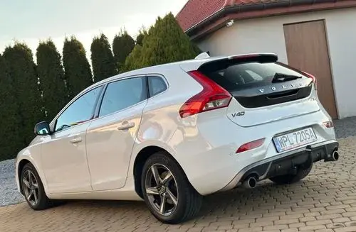 VOLVO V40 