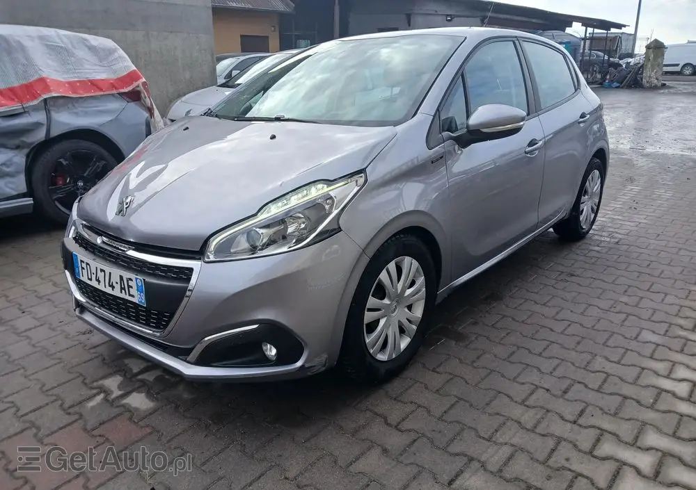 PEUGEOT 208 PureTech 82 Allure