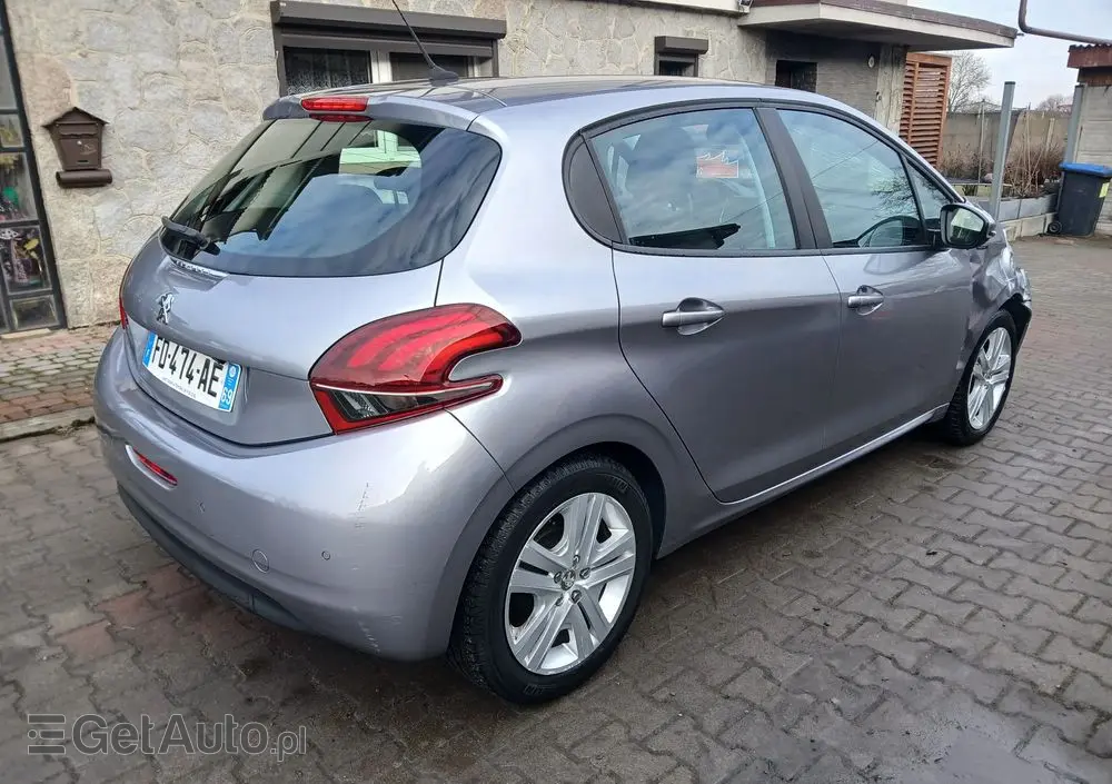PEUGEOT 208 PureTech 82 Allure