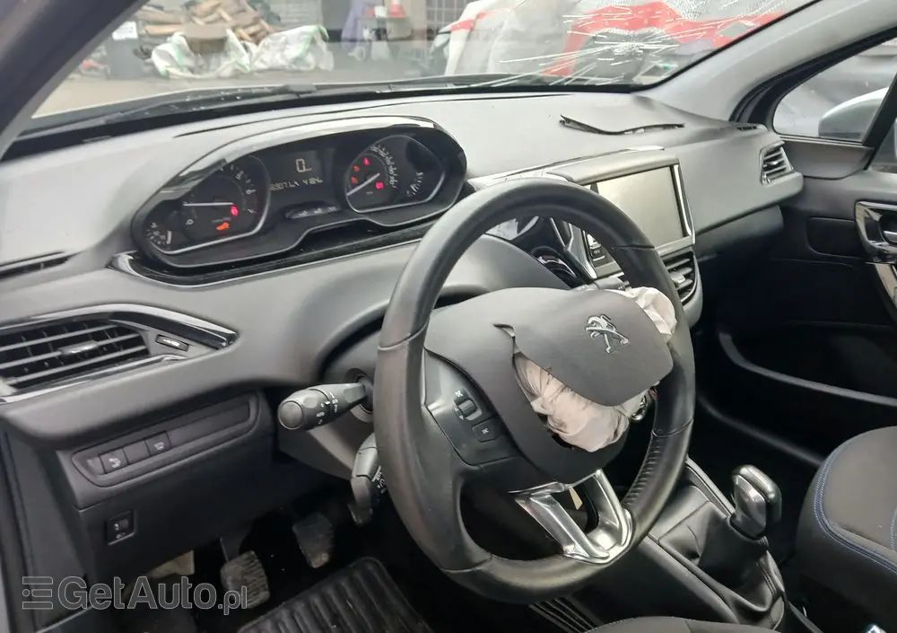 PEUGEOT 208 PureTech 82 Allure