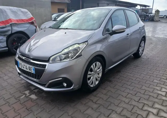 PEUGEOT 208 PureTech 82 Allure
