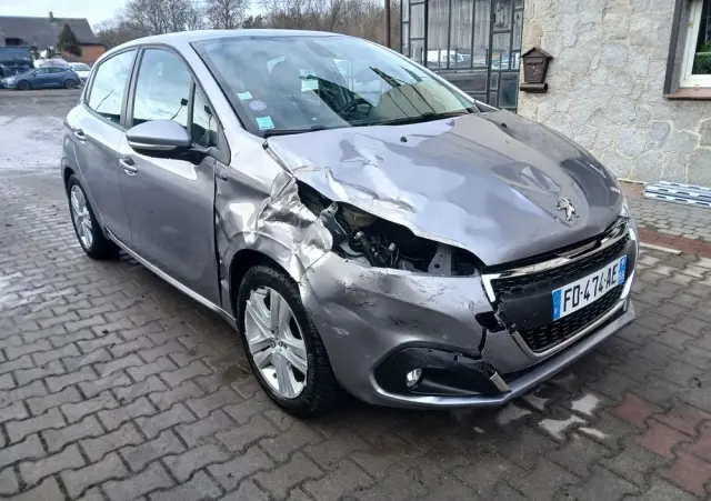 PEUGEOT 208 PureTech 82 Allure