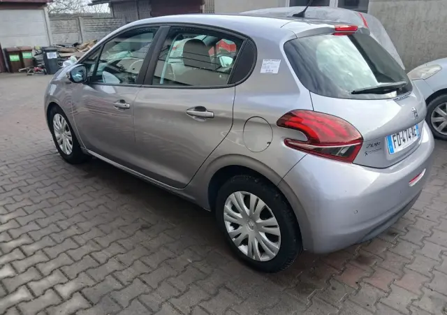 PEUGEOT 208 PureTech 82 Allure