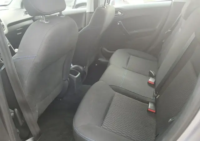 PEUGEOT 208 PureTech 82 Allure
