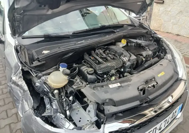 PEUGEOT 208 PureTech 82 Allure