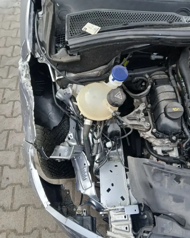 PEUGEOT 208 PureTech 82 Allure