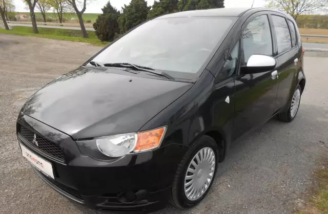 MITSUBISHI Colt 