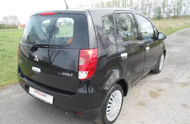 MITSUBISHI Colt 