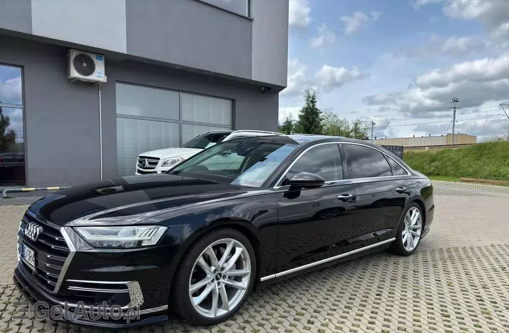 AUDI A8 