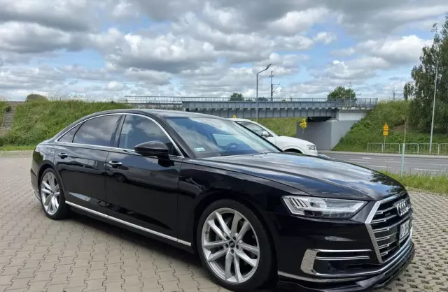 AUDI A8 