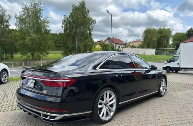 AUDI A8 