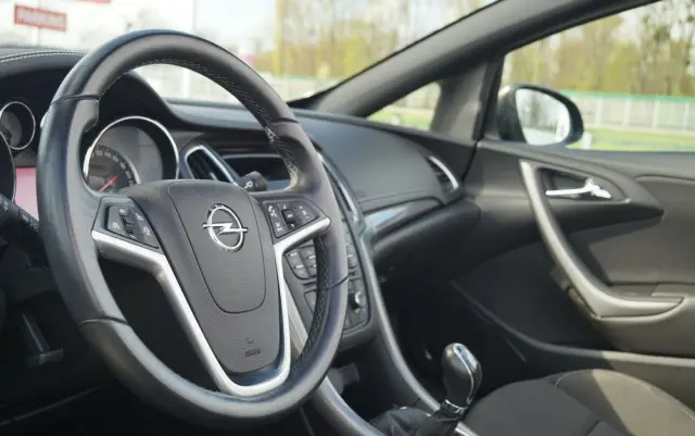 OPEL Cascada 