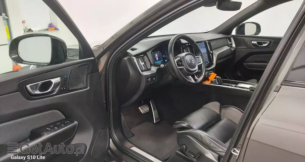 VOLVO XC 60 B4 D Plus Dark