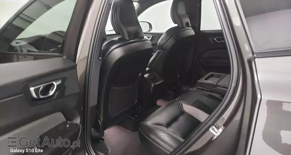 VOLVO XC 60 B4 D Plus Dark